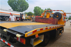 鸡西附近拖车电话号码服务